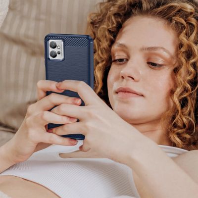 7. Carbon Case etui Xiaomi Poco F4 5G elastyczny silikonowy karbonowy pokrowiec niebieskie