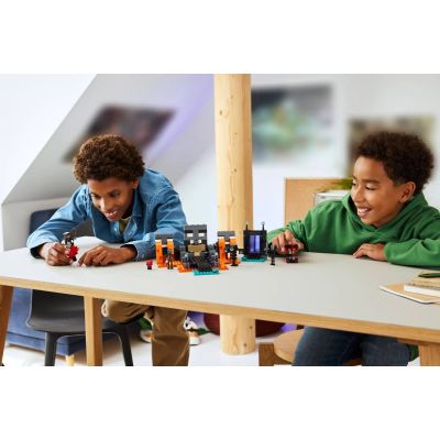 8. LEGO Minecraft 21590 Walka z Witherem