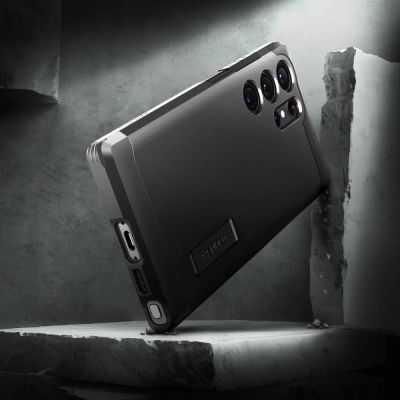 29. Etui Spigen Tough Armor na Samsung Galaxy S23 Ultra - czarne
