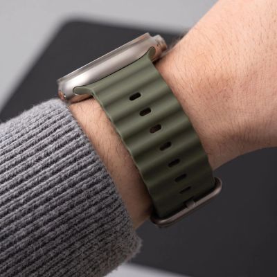 6. Pasek Tech-Protect Iconband Pro na Apple Watch 44 / 45 / 46 / 49 mm - zielony