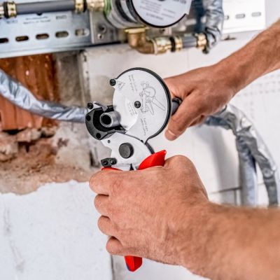 13. KNIPEX OBCINAK DO RUR KOMPOZYTOWYCH I PLASTIKOWYCH