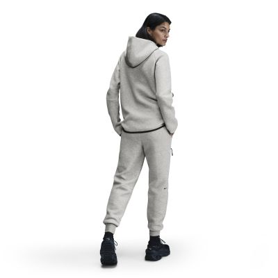 3. Spodnie damskie Nike Sportswear Tech Fleece HV6779-063