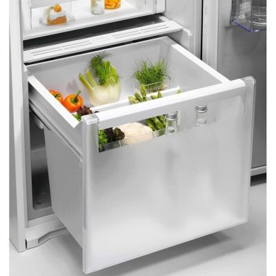 10. Chłodziarka ELECTROLUX ERD6DE18S1