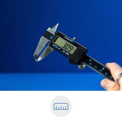 4. Cyfrowa suwmiarka iFixit w kolorze niebieskim z ekranem LCD