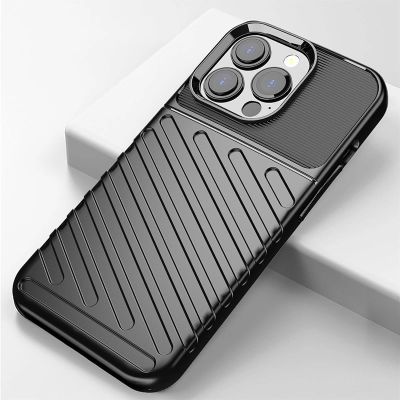 14. Thunder Case elastyczne pancerne etui pokrowiec iPhone 13 Pro czarny