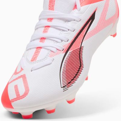 4. Buty piłkarskie Puma Ultra 5 Match FG/MG Jr 108167-01