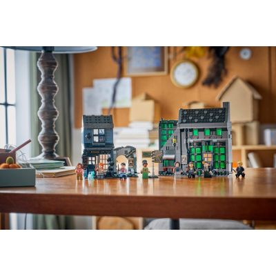 10. LEGO Harry Potter 76471 - Magiczne sklepy na ulicy Śmiertelnego Nokturnu