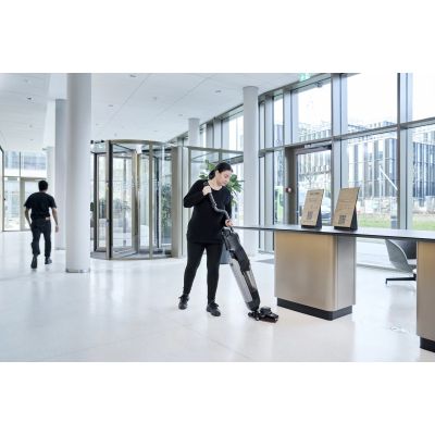 6. NILFISK Kompaktowy, pionowy automat myjący zasilany bateryjnie lit ion(HIT) 58002000