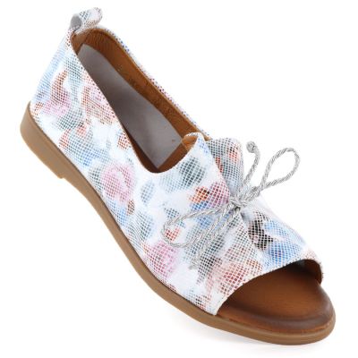 2. Botki ocieplane lakierowane na ozdobnym obcasie Potocki W WOL99