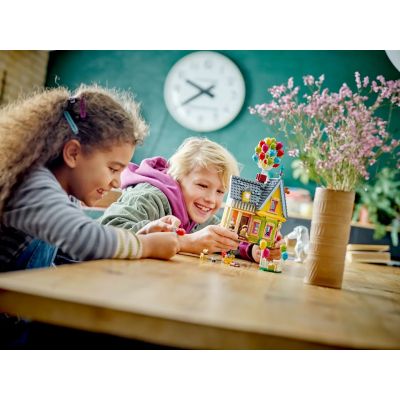 15. LEGO Disney 43217 Dom z bajki „Odlot”