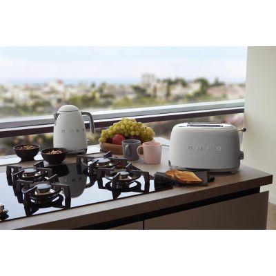 50. Czajnik elektryczny SMEG CLF03WHMEU