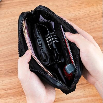 2. Saszetka rowerowa Rockbros 30990043003 na telefon, klucze, portfel 0.15 l - czarna