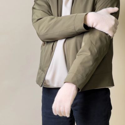 6. Rękawiczki plecione do telefonu z wycięciem na palce - różowe