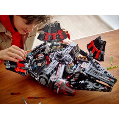 11. LEGO Star Wars 75389 Mroczny Sokół Millennium