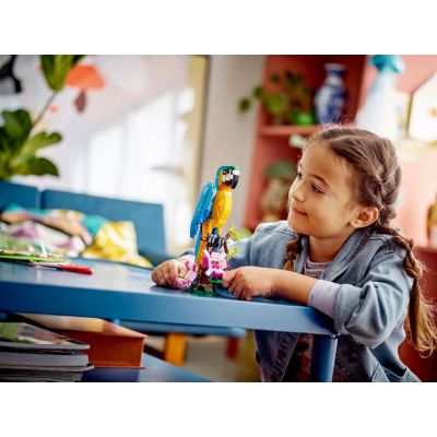 7. LEGO Creator 31136 Egzotyczna papuga