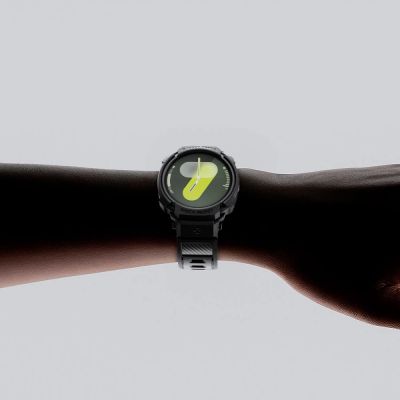 12. Pasek Spigen Rugged Armor Pro na Samsung Galaxy Watch 8 44 mm - czarny mat
