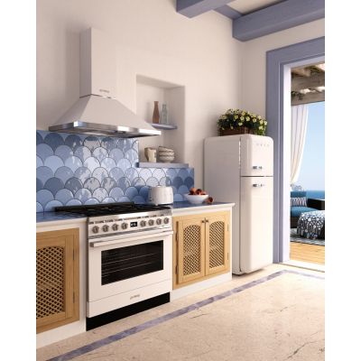 8. Toster SMEG biały model TSF01WHEU