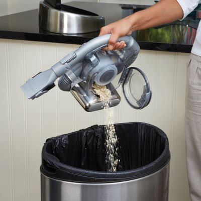 13. Odkurzacz akumulatorowy PD1820L-QW Black+Decker