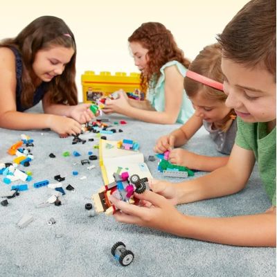13. LEGO Classic 10696 Kreatywne klocki średnie pudełko