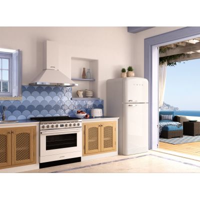 10. Toster SMEG biały model TSF01WHEU