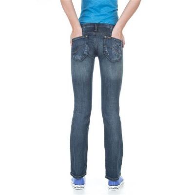 3. Lee Lynn L38418HD