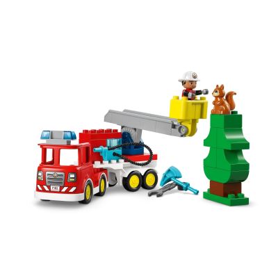 7. LEGO DUPLO TOWN 10473 Wóz strażacki z wężem i strażakiem