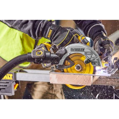 8. DeWALT DCS573NT-XJ przenośna pilarka tarczowa