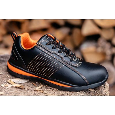 4. NEO tools 82-102 obuwie ochronne