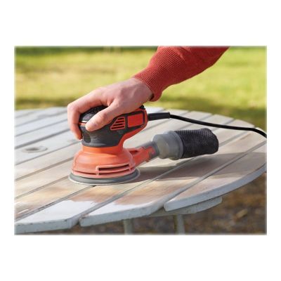 6. Szlifierka mimośrodowa 240W Black&Decker KA199-QS