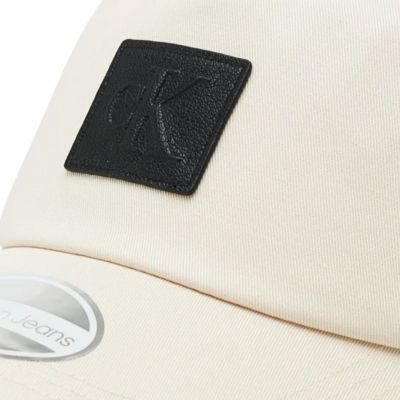 6. Czapka z daszkiem Calvin Klein Jeans K60K609805