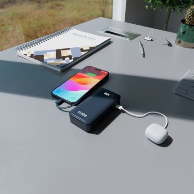 11. Powerbank SBS 10000 mAh 20W z wbudowanym kablem USB-C i wyświetlaczem cyfrowym - ciemnoszary