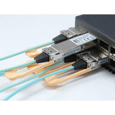 3. LevelOne AOC-0503 moduł przekaźników sieciowych Swiatłowód 103100 Mbit/s QSFP28 850 nm