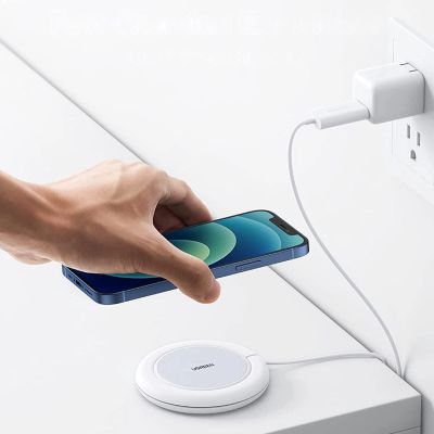 5. Ładowarka Ugreen CD245 40123 bezprzewodowa Qi / MagSafe 15W z kablem USB-C - biała