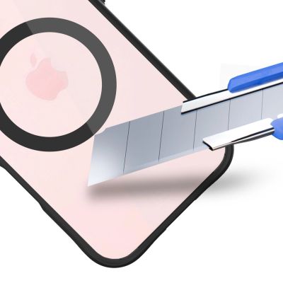 8. Etui 3mk Satin Armor MagCase z MagSafe na iPhone 16 - przezroczyste z czarną ramką