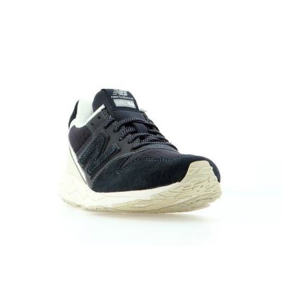 11. Buty New Balance W WRT96MC