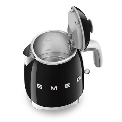 32. Czajnik SMEG mini 0,8L czarny Schwarz (KLF05BLEU)