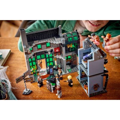 9. LEGO Harry Potter 76471 - Magiczne sklepy na ulicy Śmiertelnego Nokturnu