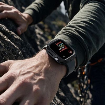 4. Etui Spigen Rugged Armor na Apple Watch 46 mm - czarne matowe