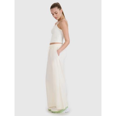 4. Spodnie damskie casual z szerokimi nogawkami 4F 4FWSS25TTROF1012-11S