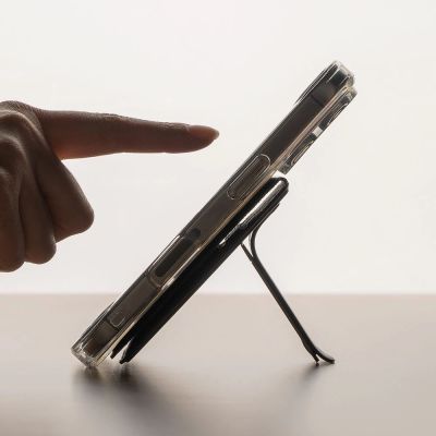 7. Etui Ringke Wallet Slide Grip MagSafe - czarne