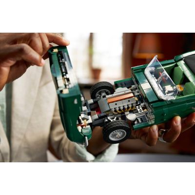 16. LEGO Icons 11381 - Jaguar E-Type