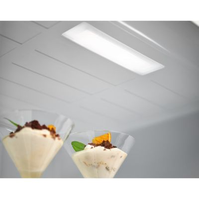 2. Chłodziarko-zamrażarka ELECTROLUX LNC7ME32X3