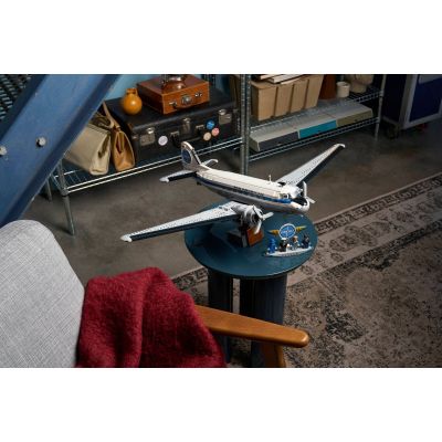 16. LEGO Icons 11378 - Samolot pasażerski Douglas DC-3 PAN AM