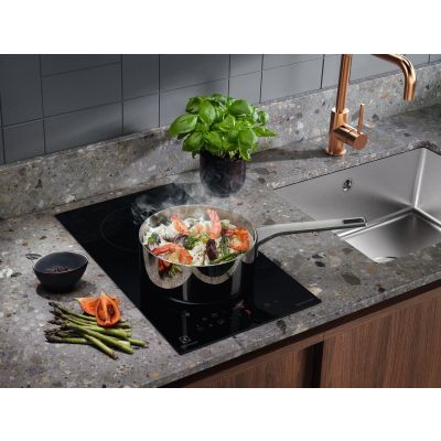 58. Płyta indukcyjna ELECTROLUX LIT30230C