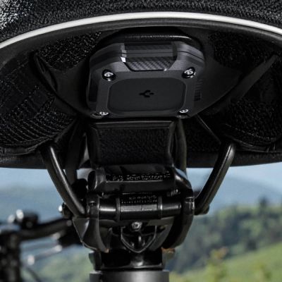 11. Etui Spigen Tough Armor na AirTag 1 / 2 - czarne