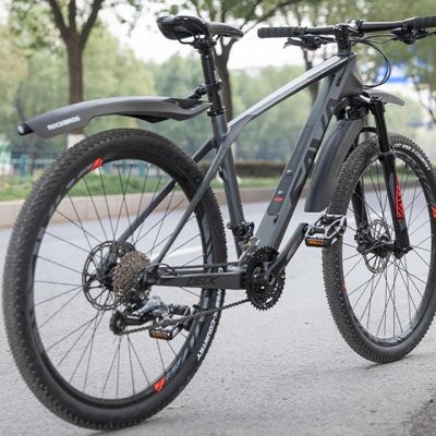 4. Błotnik Rockbros DNB8001BK z czerwoną lampką LED - czarny