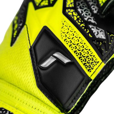 14. Rękawice bramkarskie Reusch Attrakt Silver Jr 5572215 2025