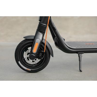 4. Hulajnoga Ninebot by Segway F2 Pro E, | Segway | Hulajnoga F2 Pro E | Do 25 km/h | 10 " | Czarny