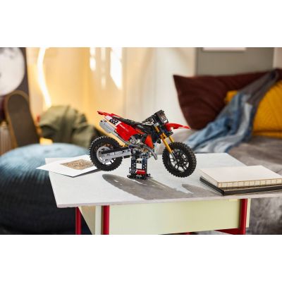 8. LEGO Technic 42238 - Motocykl Ducati Desmo450 MX Factory