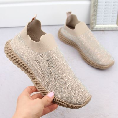 4. Buty sportowe wsuwane z cyrkoniami D&A W OLI257A beżowe